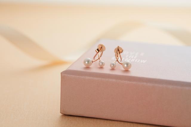 玫瑰金颜色的图片，玫瑰金是什么颜色（今冬最流行的5款玫瑰金首饰）