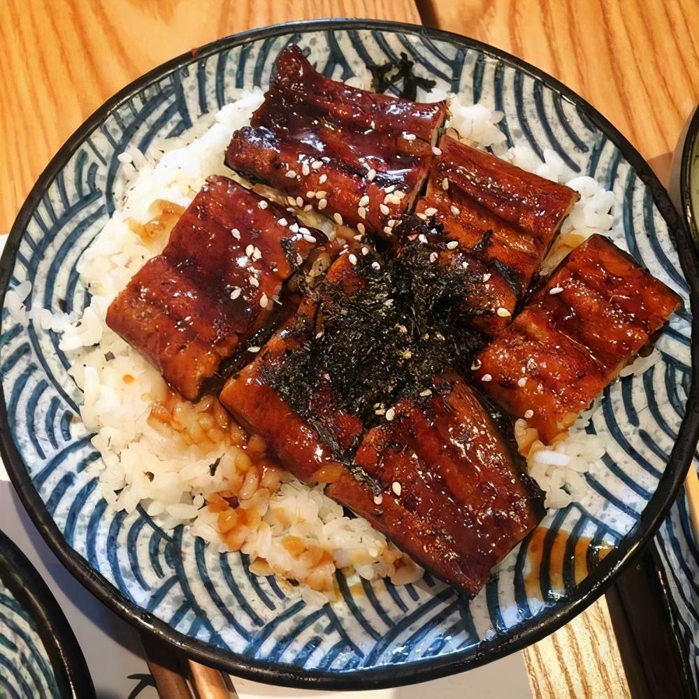 人类过度捕食致鳗鱼濒危，美味背后是生态警钟长鸣