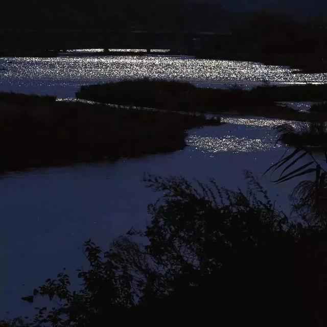 蓝色系美图，蓝色系美图动漫（蓝色系背景图合集）