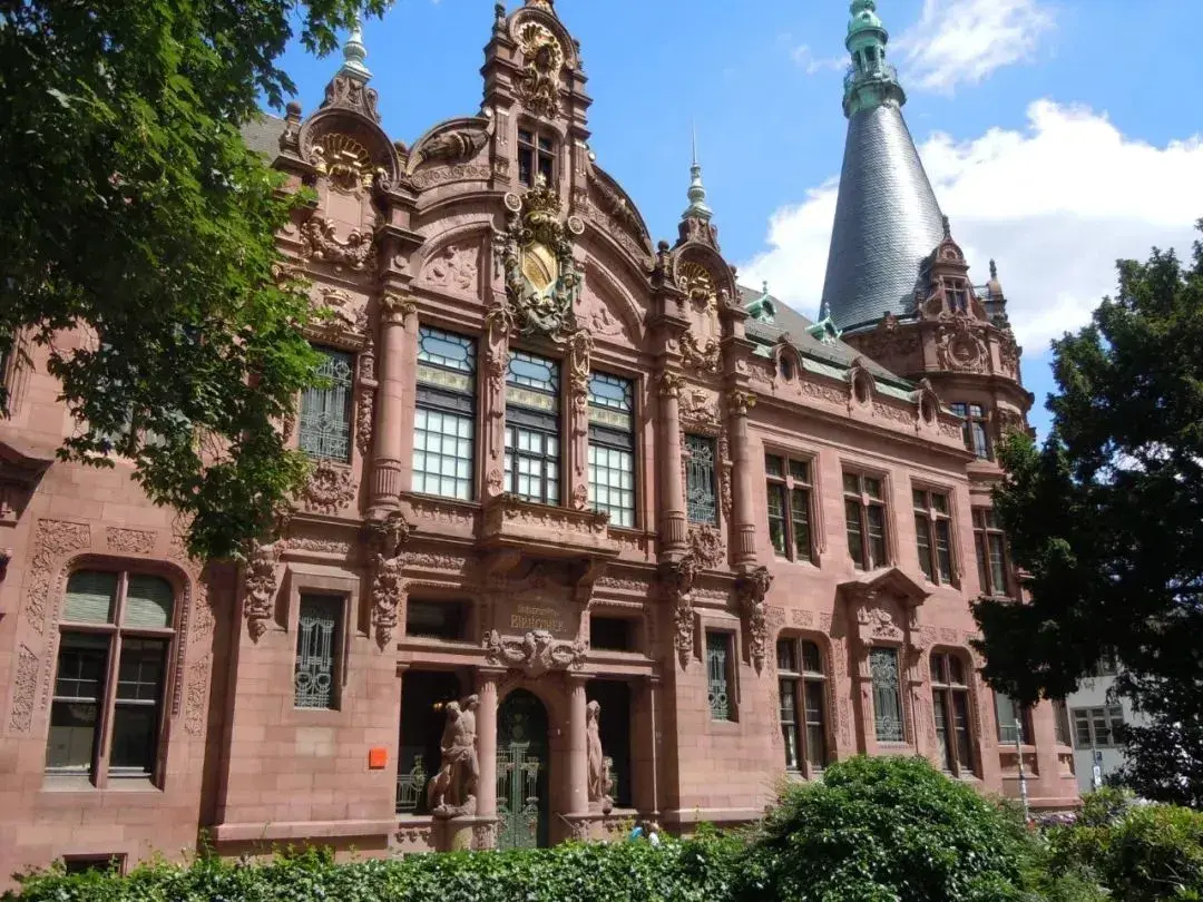 马尔堡大学(马尔堡大学在哪里)