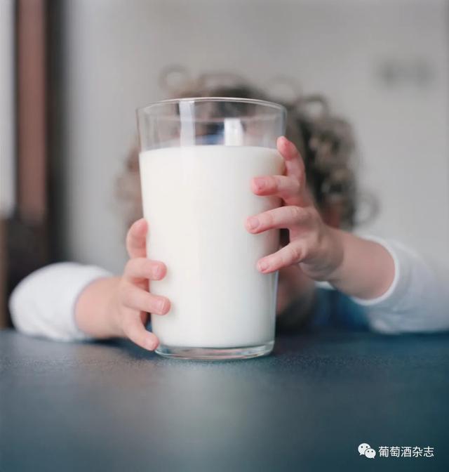 榴莲可以跟葡萄酒一起吃吗，榴莲和葡萄酒一起吃的后果（这8种食物居然不能跟葡萄酒一起吃）