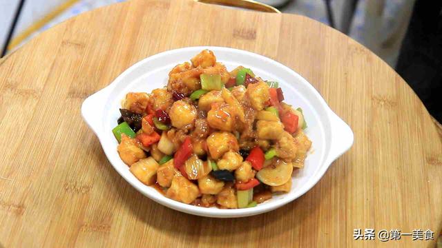 辣子鸡丁的家常做法，辣子鸡最正宗的做法不辣不柴（厨师长教你做家常辣子鸡丁）