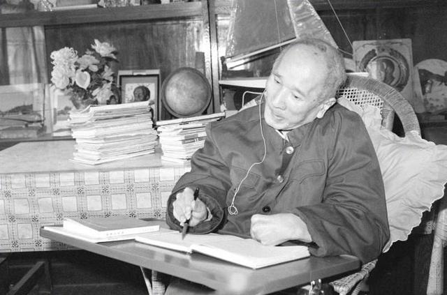 高士其简介，他拿起搁置40年的笔（高士其简介100字）