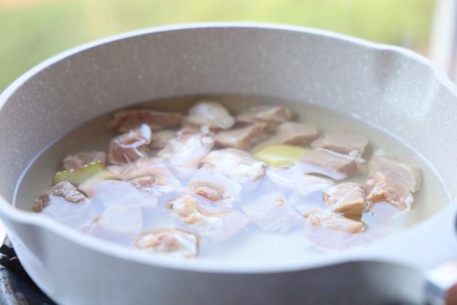 胡萝卜炖牛肉的做法，牛腩炖萝卜怎样做好吃（0失败的牛肉炖胡萝卜）