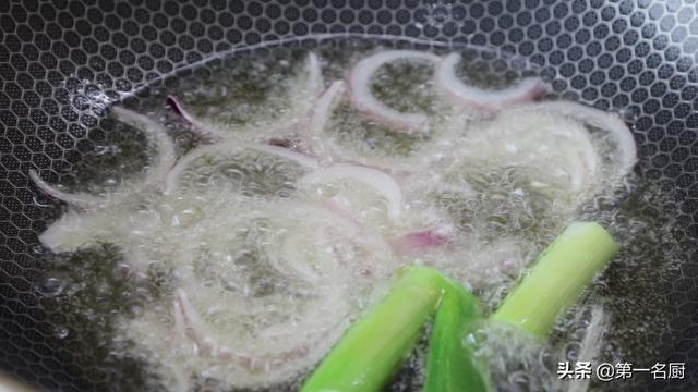 小葱炒豆腐的做法，小葱炒豆腐怎么炒（这才是“小葱拌豆腐”的家常做法）