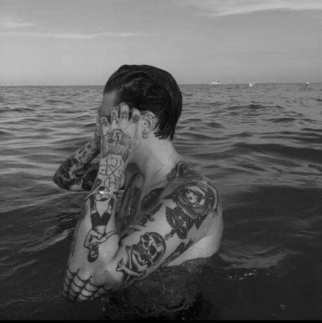 雨总太帅了吧，微信头像，雨总太帅了吧（因为它带来天空的味道）