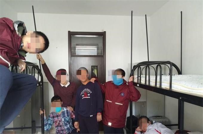 初中生上寄宿学校好吗（初中生不建议）