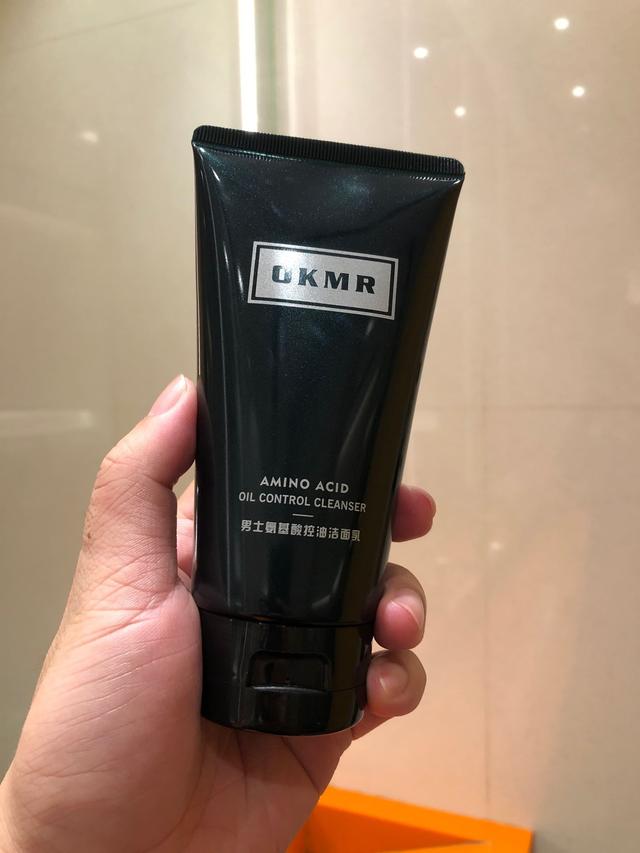送男生什么礼物好，刚在一起送男生什么礼物好（实用性的礼物才更符合男孩子的心意）