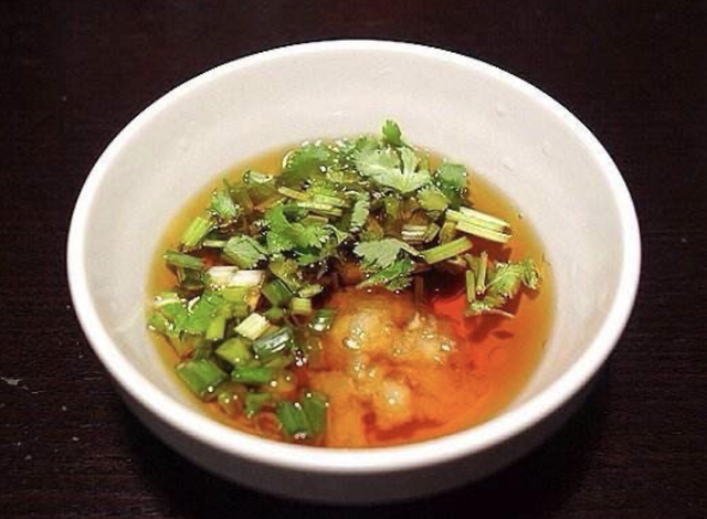 麻酱是芝麻酱吗，麻酱是芝麻酱还是花生酱（谁才是火锅蘸料王者）