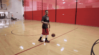 篮球过人投篮技巧，篮球,过人技巧（新手也能轻松学会）