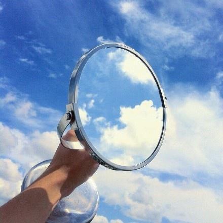 一个被爱情伤过的男人句子，被感情伤得很深的男人的句子（一个人被爱情伤透了的说说）