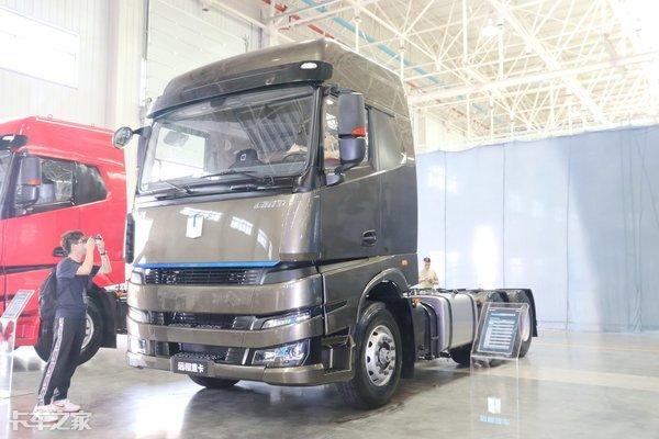 m100甲醇汽油，甲醇汽油怎么样（吉利M100甲醇重卡35万起售）