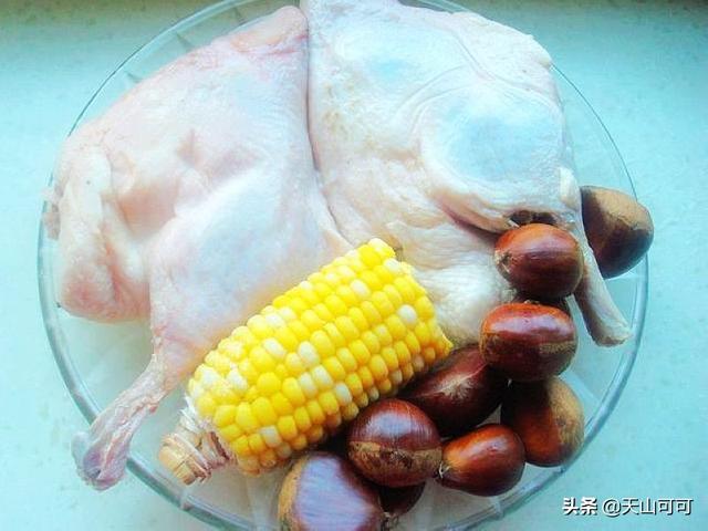 鸭肉跟什么煲汤好吃的，鸭肉煲什么汤好喝（鸭子用什么食材煲汤最好）