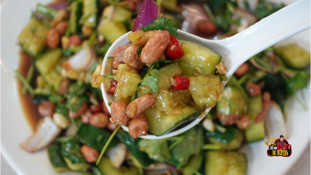 洋葱黄瓜凉拌的做法，凉拌洋葱黄瓜的做法（教你美味的拍黄瓜做法）