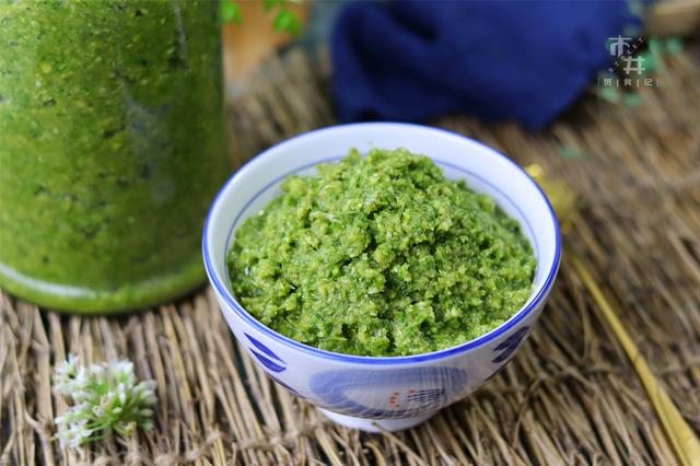 韭菜酱的做法 大家可以做一做，韭菜酱的做法（腌韭菜花酱原来这么简单）