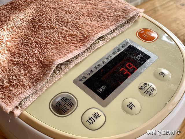 用电饭煲做蛋糕的方法和步骤，在家怎么用电饭煲做蛋糕方法教程（电饭锅做蛋糕原来这么简单）