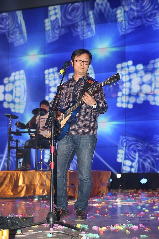 晓东家电维修 富士康音乐鬼才那晓东：音乐追梦路，有始而无终