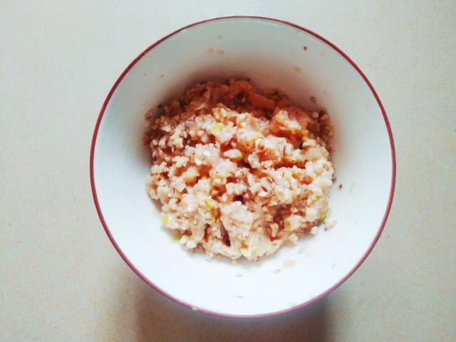 南瓜蒸肉沫家常做法，肉末蒸南瓜图片（搭配鸡胸肉蒸一蒸）