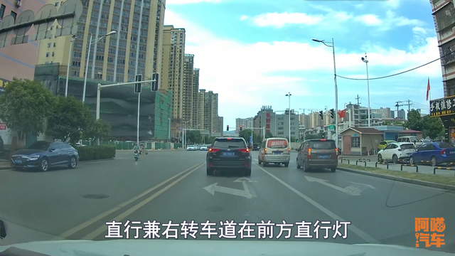 直行道右转算违章吗，直行道右转算违章吗怎么处罚（免得走错害大家堵车）