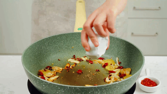 掌中宝是鸡的哪个部位图解，掌中宝是鸡的哪个部位（鸡身上的“黄金部位”）