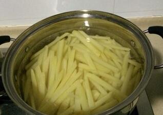 圖片[4]-【炸薯條】做法步驟圖 快餐店都這么做 難怪這么好吃-起舞食譜網