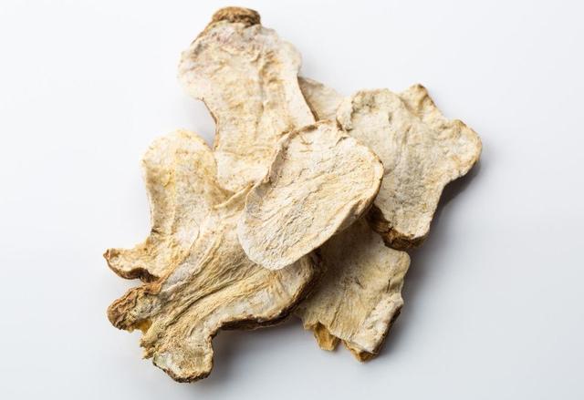 土茯苓的功效和作用，土茯苓功效、功能及食用方法概述（土茯苓的功效与应用）