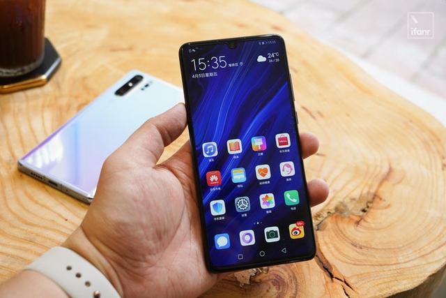 荣耀p30pro，p30pro升级鸿蒙系统（一位面面俱到的艺术生丨模范评测）