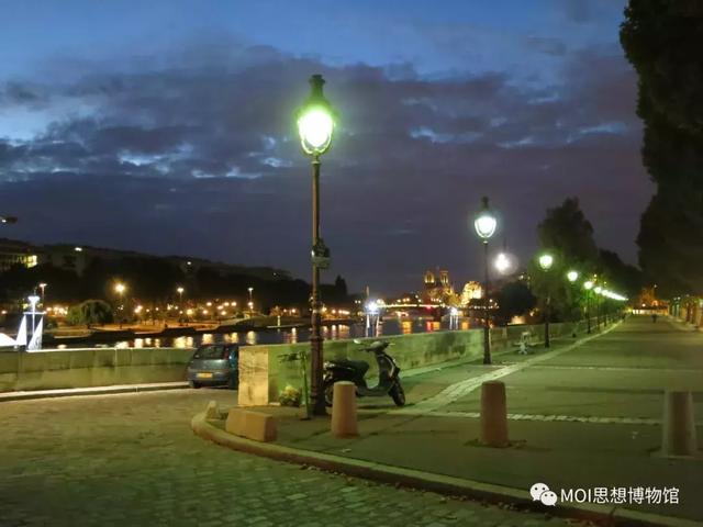 夜巴黎的歌词是什么，夜巴黎歌词（巴黎掠影<二>——夜巴黎）