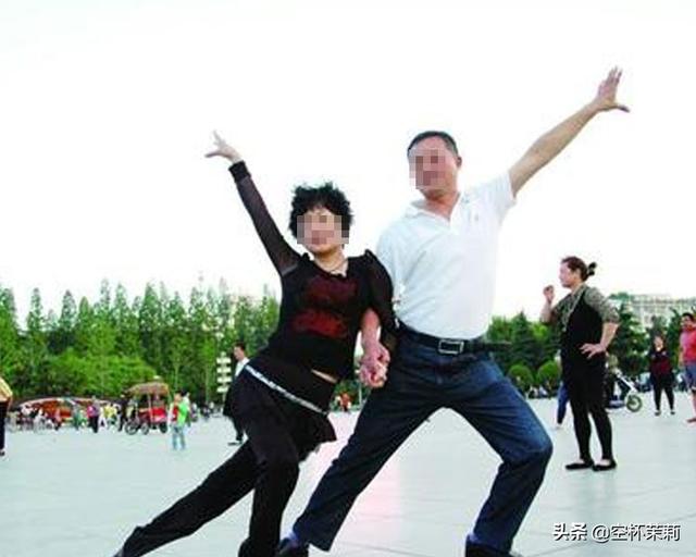 吊德斯和鲤鱼认识吗，你妈整天在家一分钱不挣