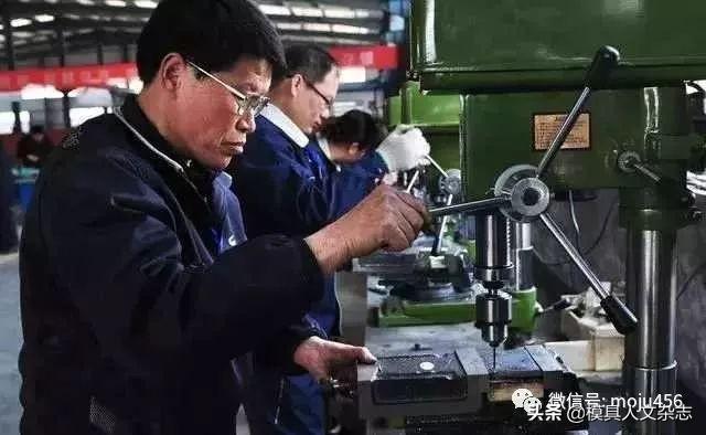 请问模具设计要会哪些画图软件，模具用什么软件设计（模具钳工、机加工如何快速学会模具设计）