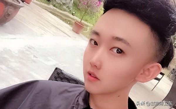 快手网红排名(球球第一次给天佑)