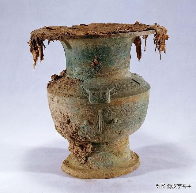 每加流去掉三点水，流去掉三点水加一个每（“酒、酋、尊、奠、配”与它是什么关系）