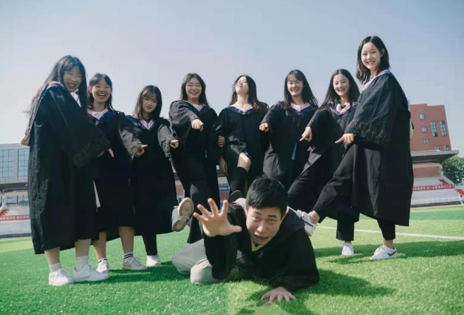 大学毕业照（大学毕业照火遍全网）