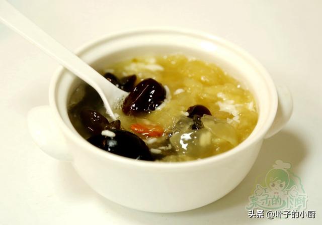 冰糖木耳红枣汤步骤，冰糖木耳红枣汤步骤做法（养生食疗方：养血安神）