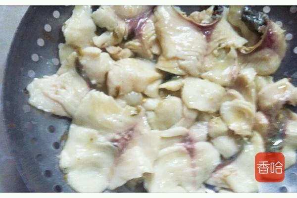 酸菜鱼火锅怎么做，酸菜火锅鱼怎么做好吃（这样做家庭版麻辣酸菜鱼火锅）