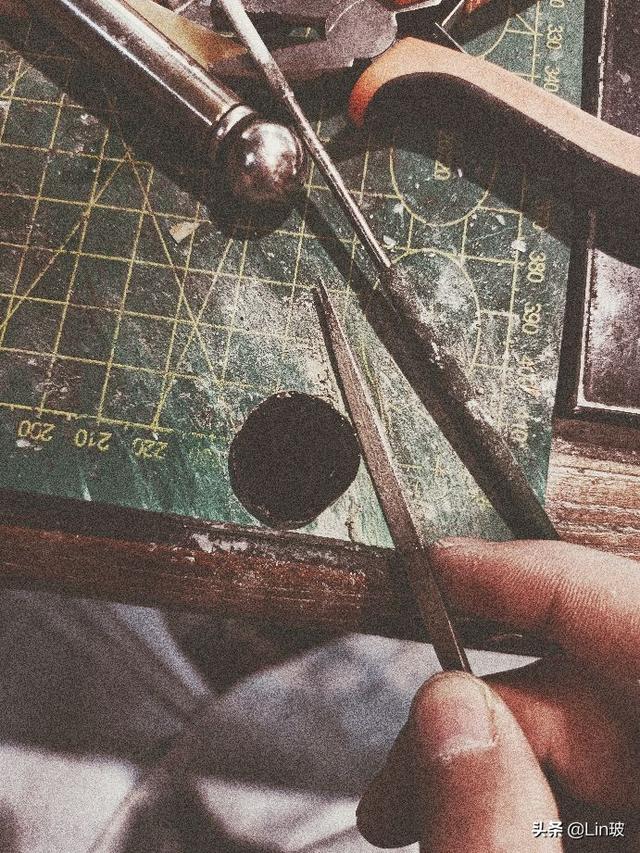 玻璃刀怎么割玻璃，<彩色玻璃制作流程>