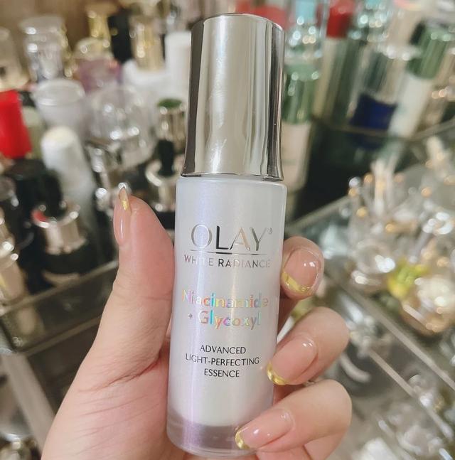 olay淡斑小白瓶，olay淡斑小白瓶真能祛斑吗（OLAY小白瓶和科颜氏淡斑精华对比测评）