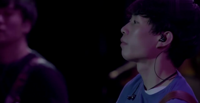 赵雷 - 南方姑娘 ，弹唱版歌词是什么（疲惫的生活需要一个温柔的梦和一个很爱的人）