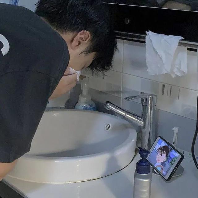 最凉不过人心图片，最凉不过人心，微信头像（也觉得冷可我不会拥抱别人）