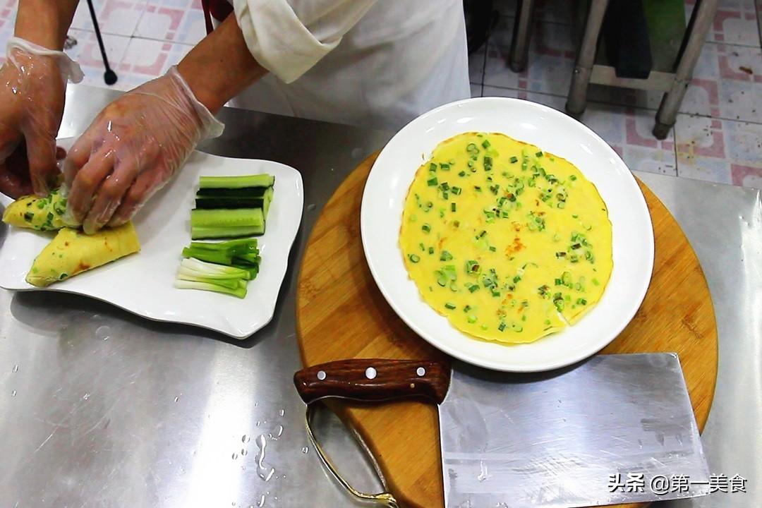 鸡蛋饼怎么煎，鸡蛋灌饼的制作（两分钟做早餐鸡蛋饼）