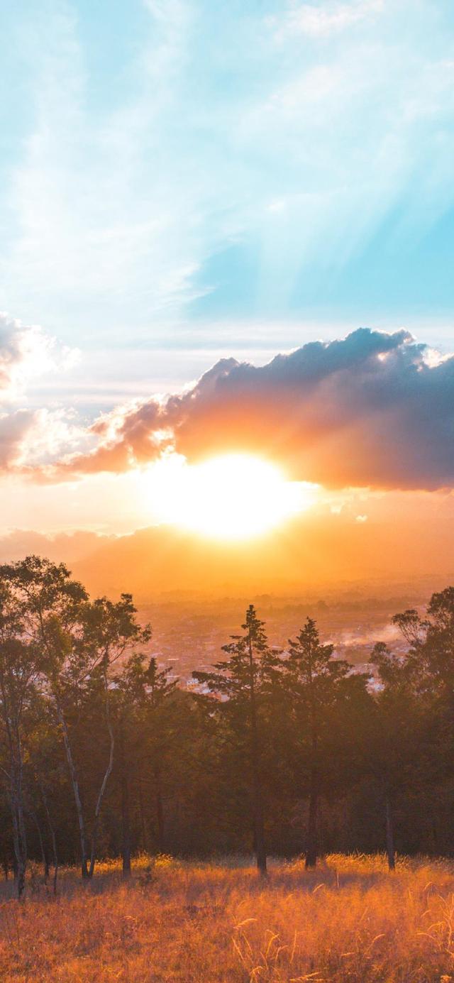 唯美夕阳照射意境图，微信头像，唯美夕阳照射意境图（唯美意境晚霞落日壁纸）