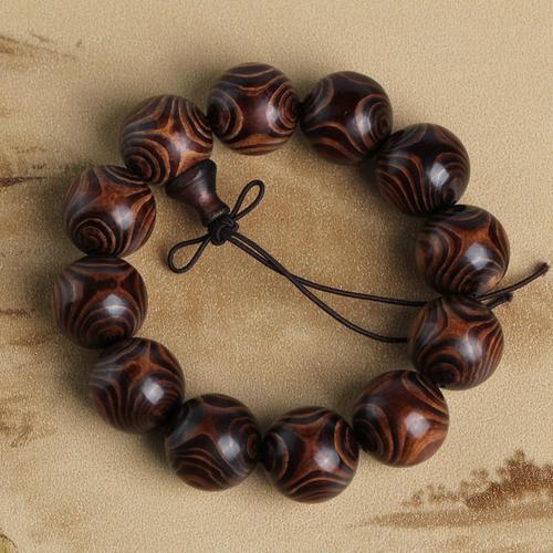 小叶紫檀和海南黄花梨哪个好，黄花梨跟小叶紫檀哪个好（海南黄花梨和小叶紫檀哪个更好）