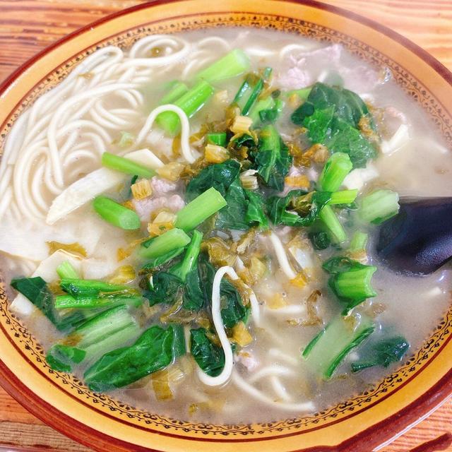 杭州有什么好吃的，杭州西湖边上有哪些好吃的餐馆（也要吃这6种美食）