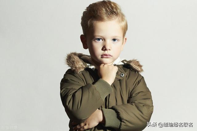 讲解山的笔顺及山的笔画顺序怎么写！，山的笔画顺序正确写法图（带“山”字的男孩名字）