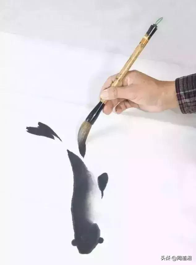 金鱼画法步骤图解,国画写意鲤鱼、金鱼的画法 金鱼画法步骤图解,国画写意鲤鱼、金鱼的画法