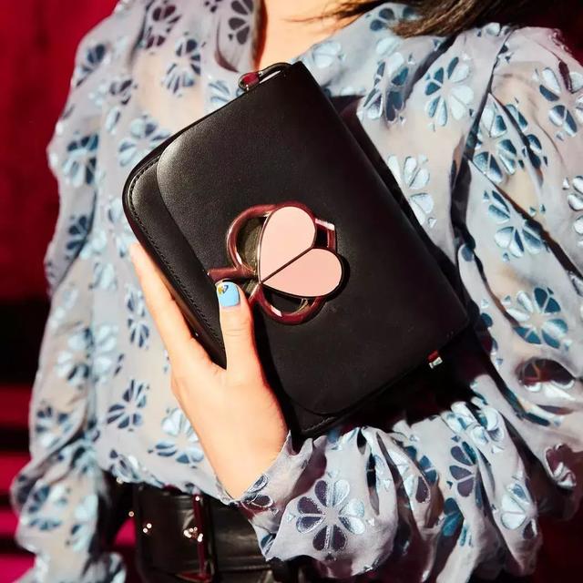 mk包包属于什么档次，MK包包属于什么档次（这五个颜值与质感均在线的包包品牌）