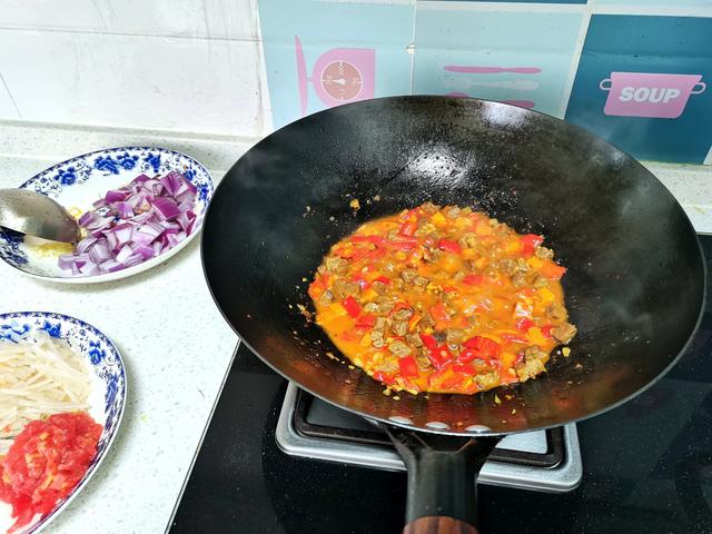 牛肉炒面的做法，牛肉炒面的家常做法（家人都爱吃的牛肉炒面）