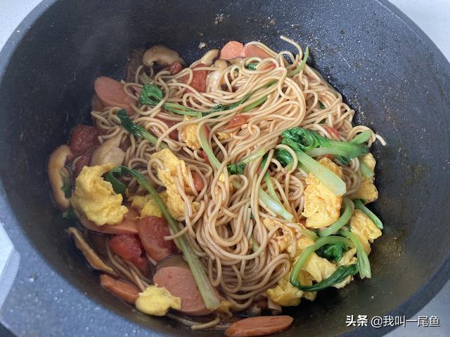 西红柿和鸡蛋青菜一起炒可以吃吗，西红柿炒蛋可以跟青菜一起吃吗（简单炒一炒就上桌）