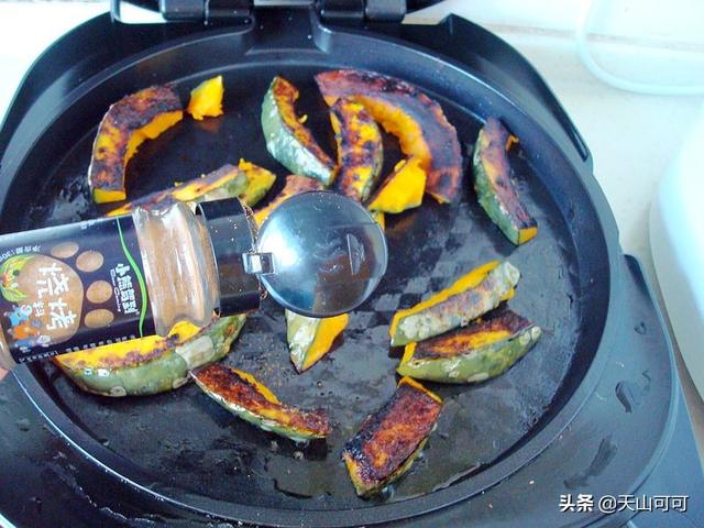 南瓜皮可以吃吗，绿皮小南瓜蒸熟可以吃皮吗（能当烤肉吃了）