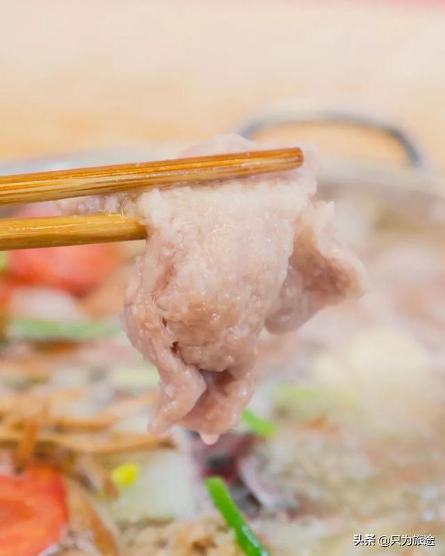 最新推出特色菜豆花，在露天坝坝开了20年的荤豆花